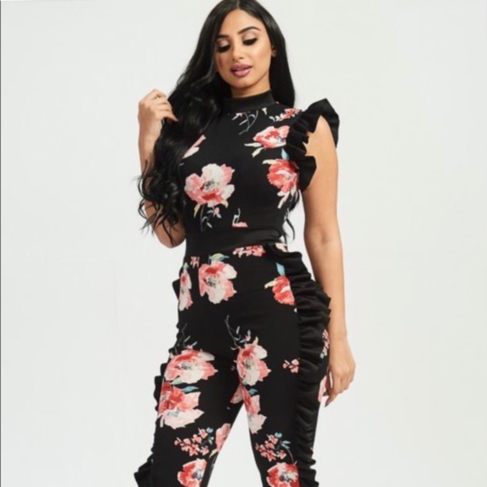 Lovely floral jumpsuit 🌸🌸🌺🌹